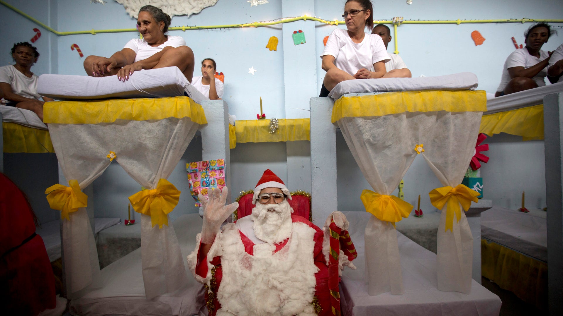 Brazil_Prison_Christm_Llen__1_