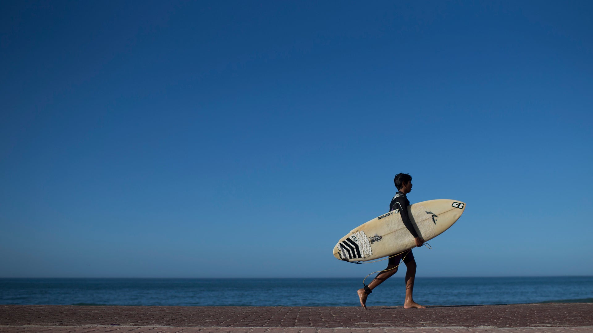 Brazil_Slum_Surfing__14_