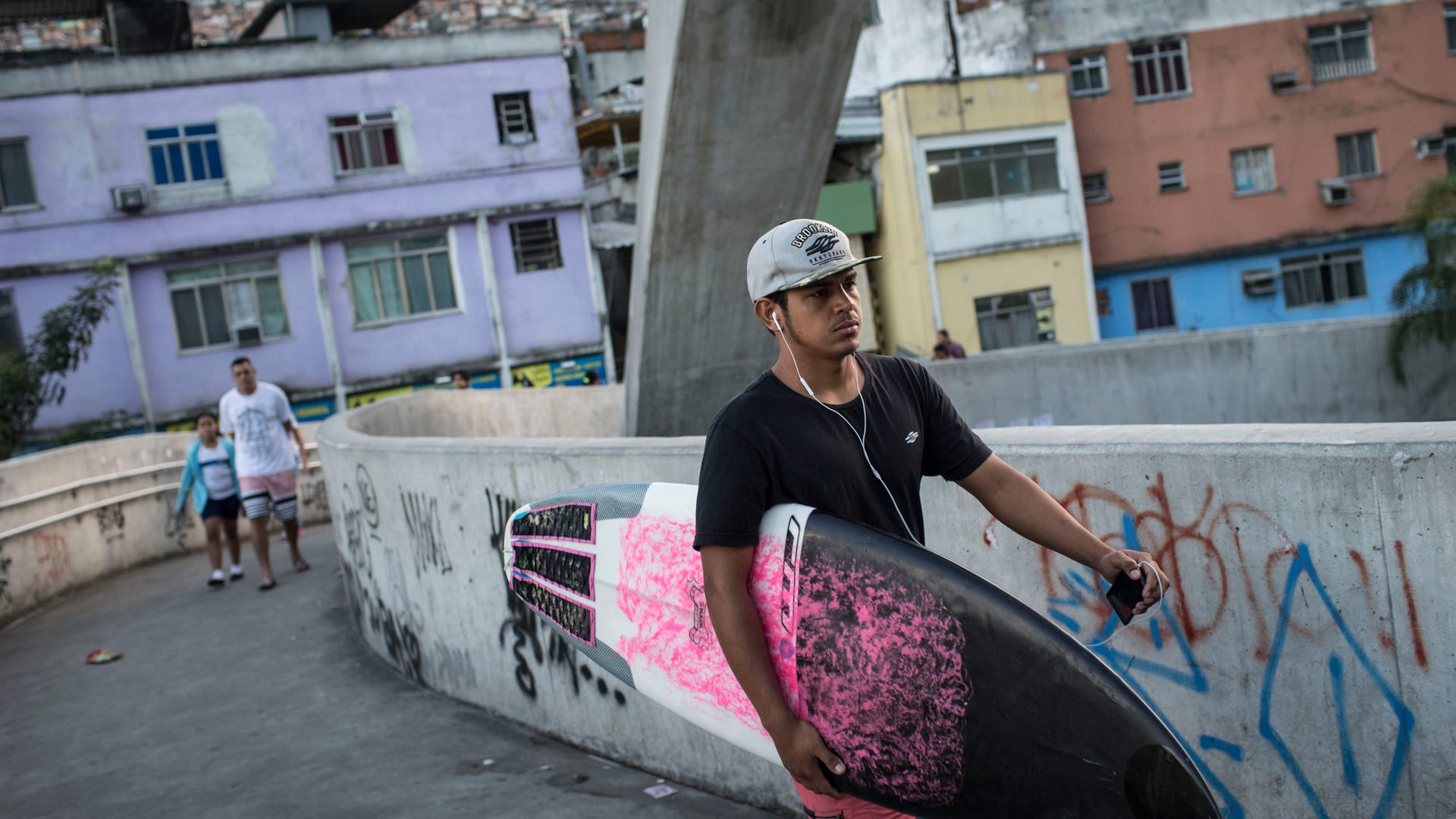 Brazil_Slum_Surfing__18_