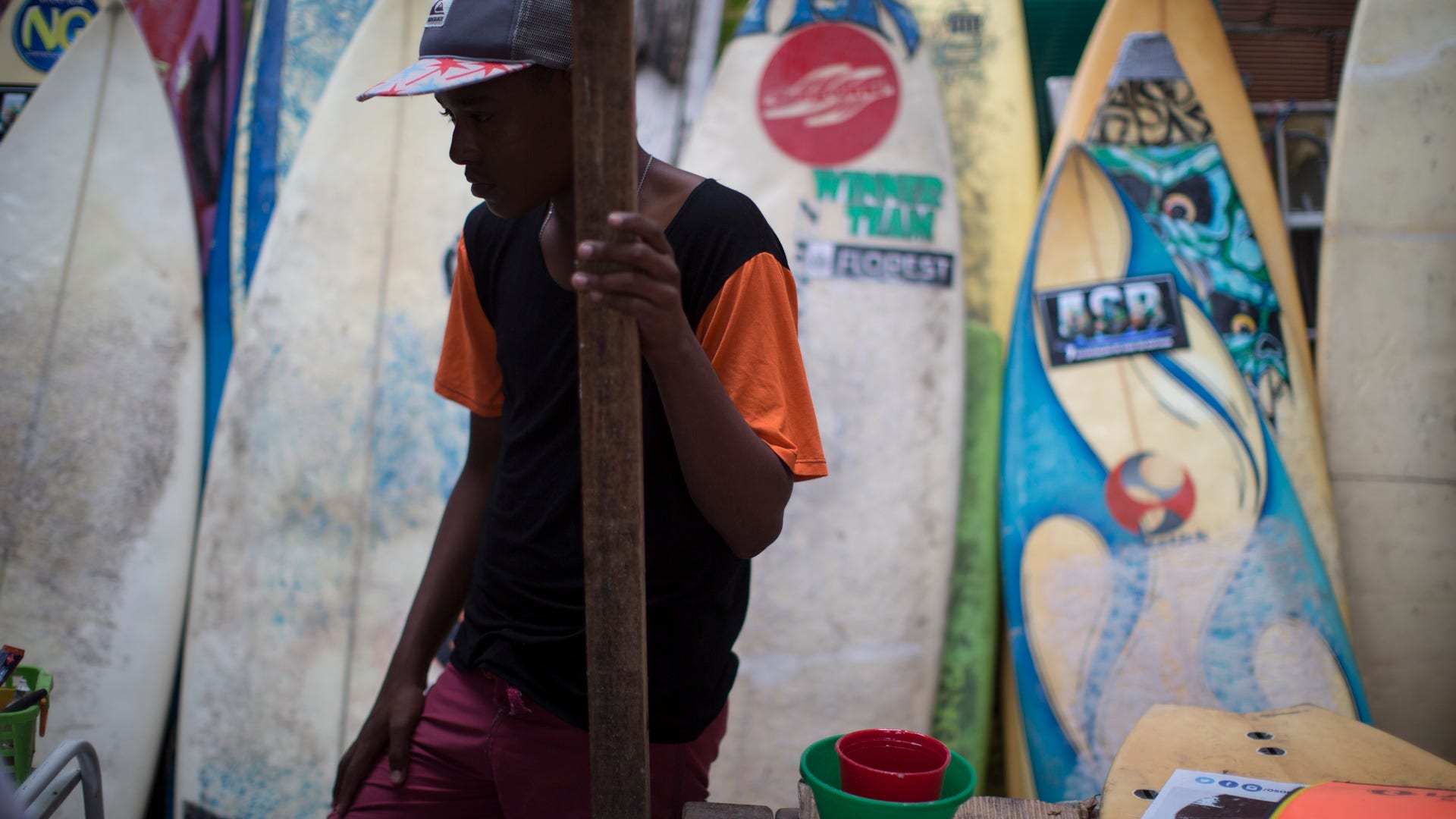 Brazil_Slum_Surfing__7_