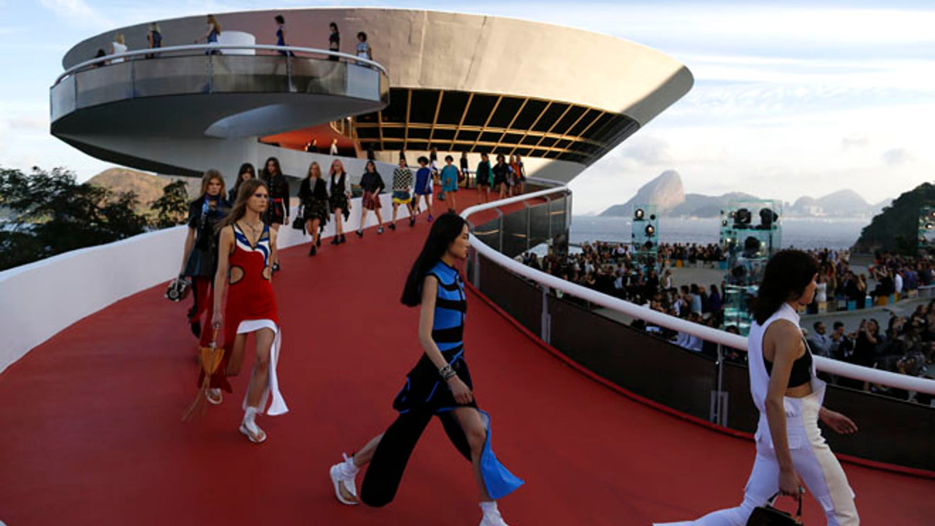 Brazil_Vuitton_Fashio_Garc