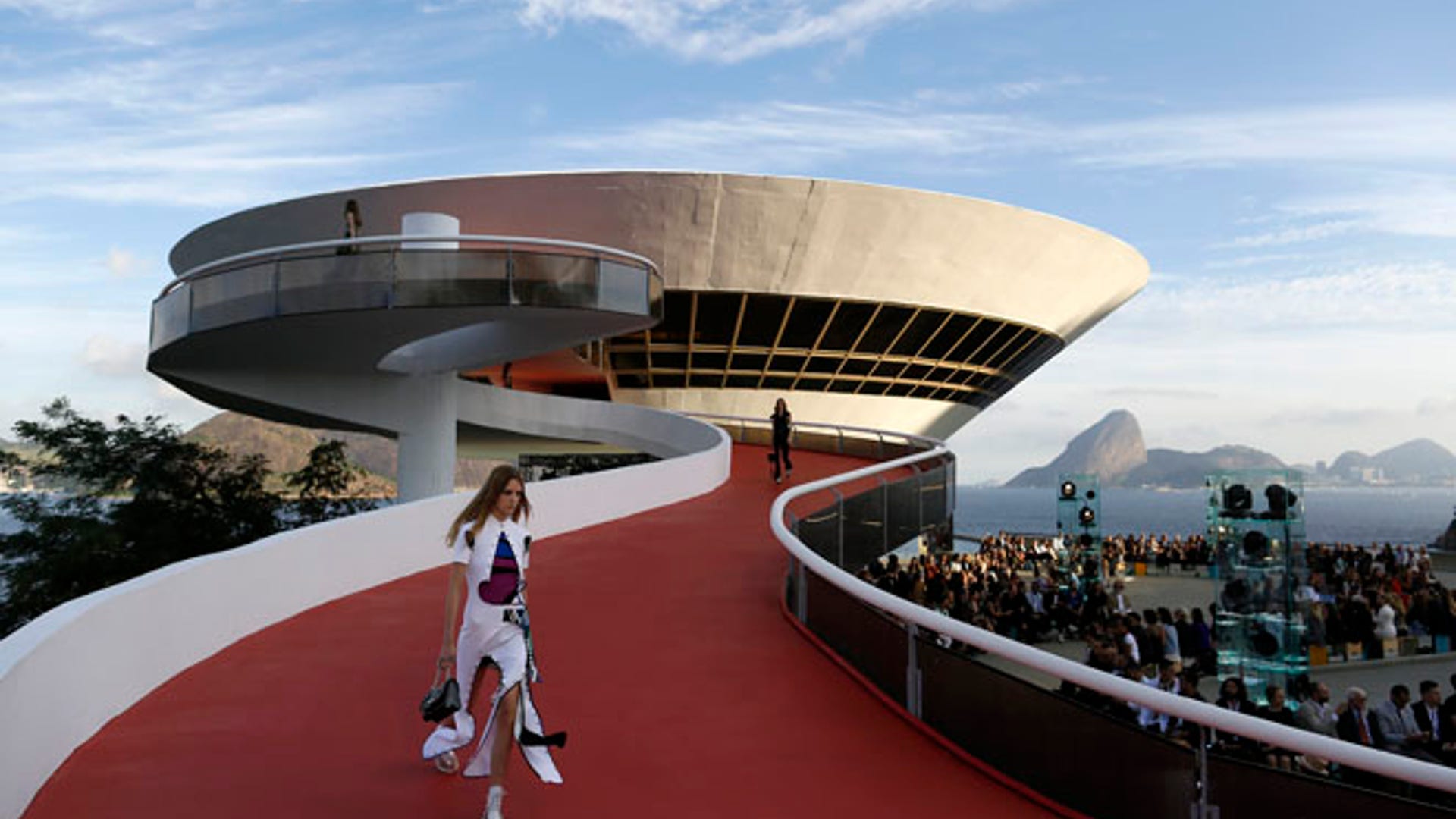 Brazil_Vuitton_Fashio_Garc_2_