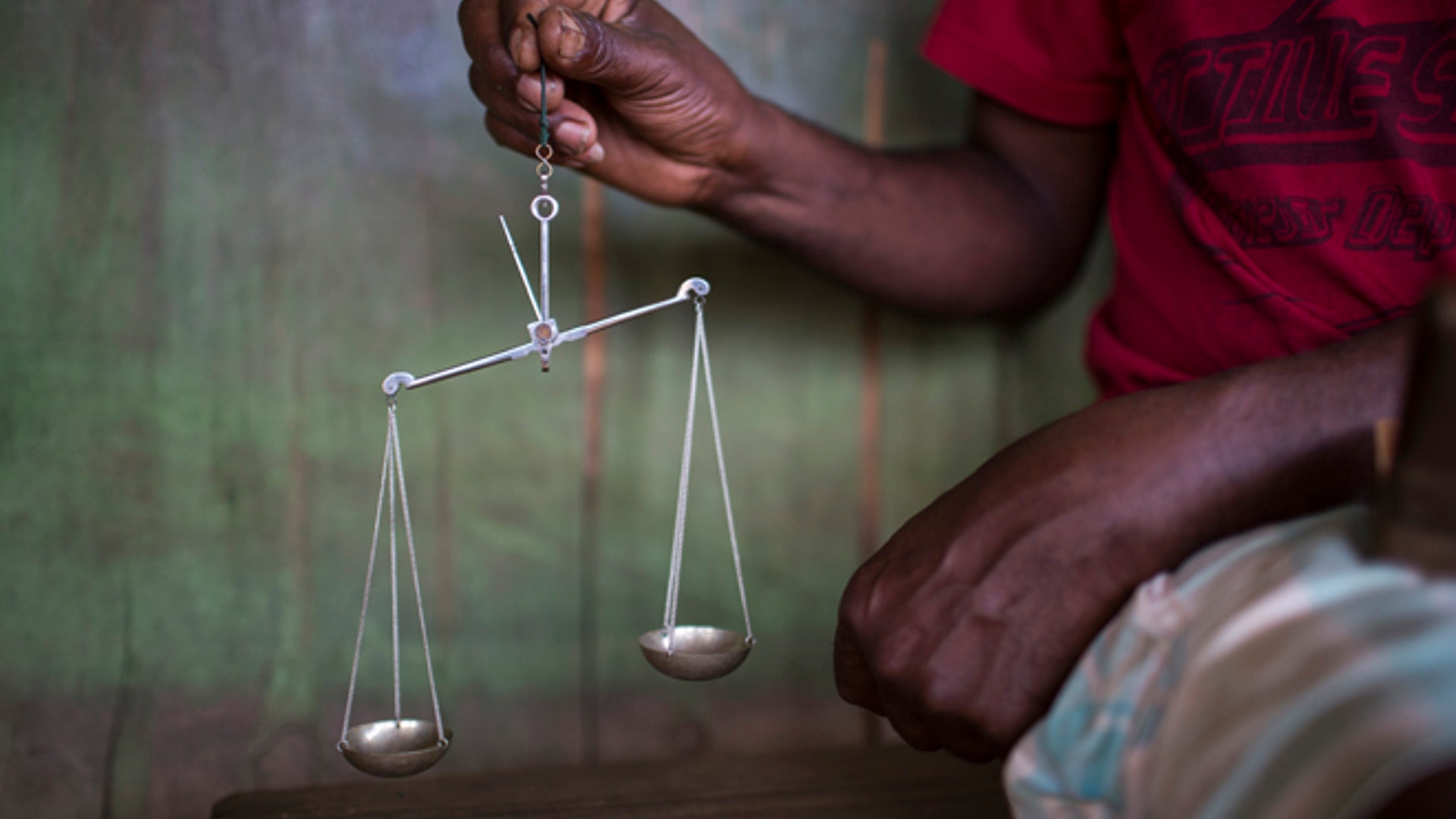 Brazil_diamond_miners_Latino8