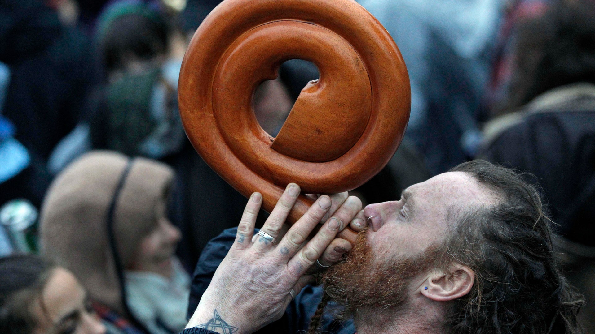 Britain_Summer_Solstice_2012_horn