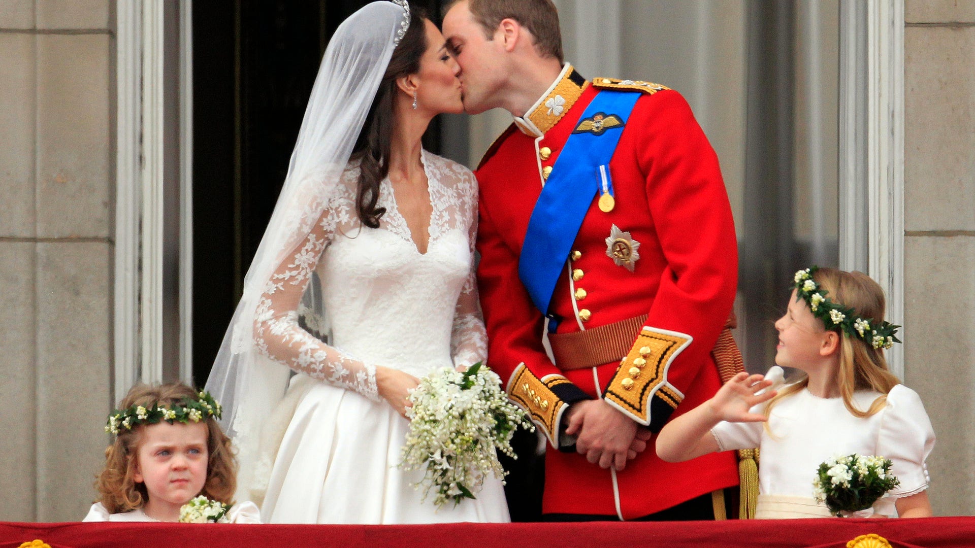 Britain Royal Wedding first kiss
