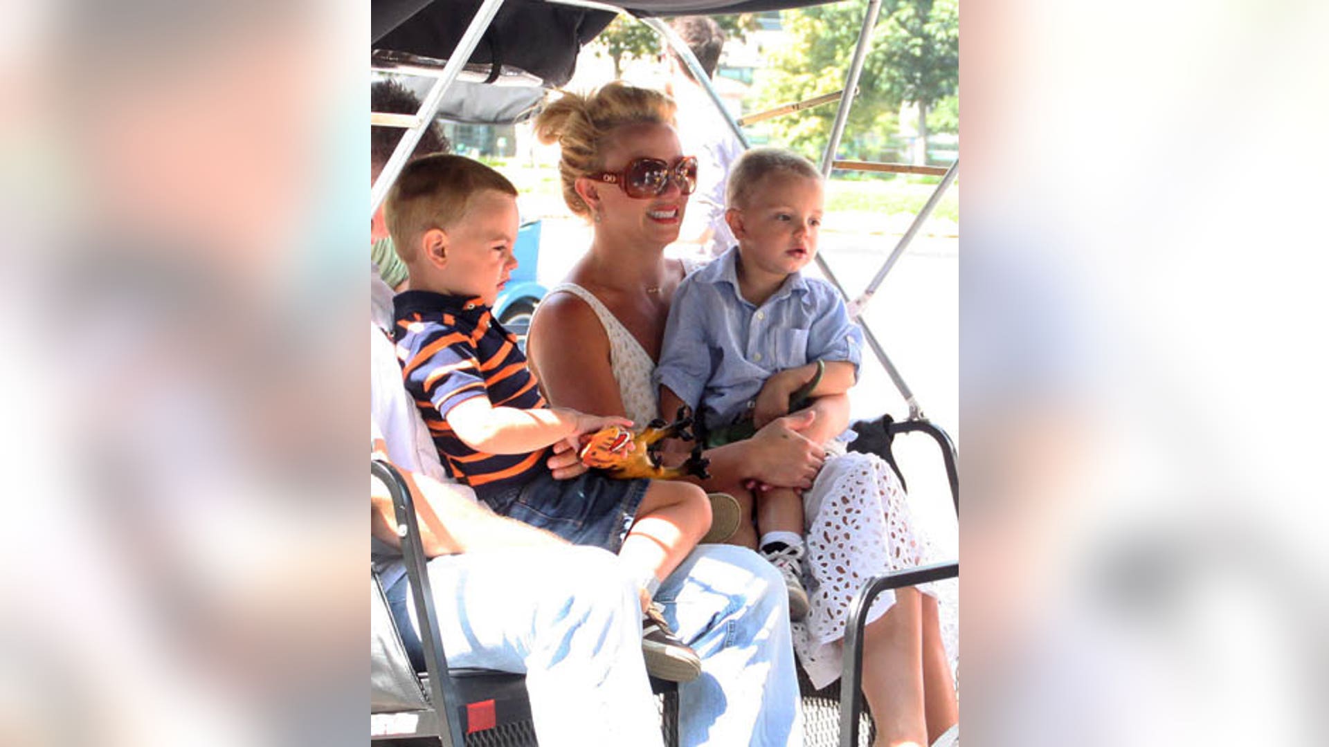 Britney_Becomes_a_Mom