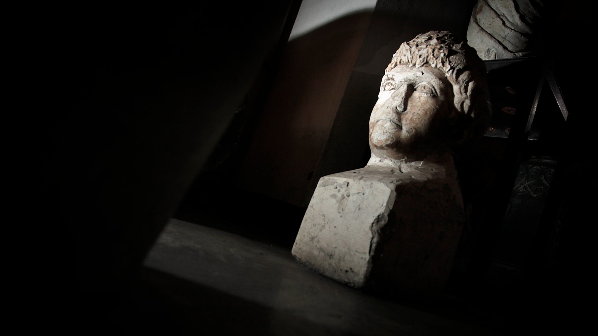 Bulgaria_Looted_Treasure_2