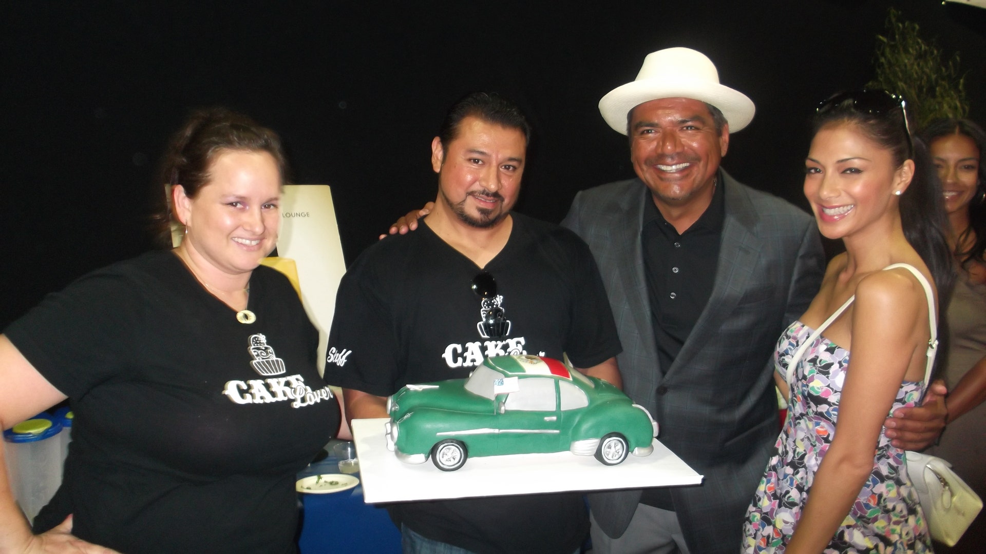 Cakes_from_camera_for_2011_may_065