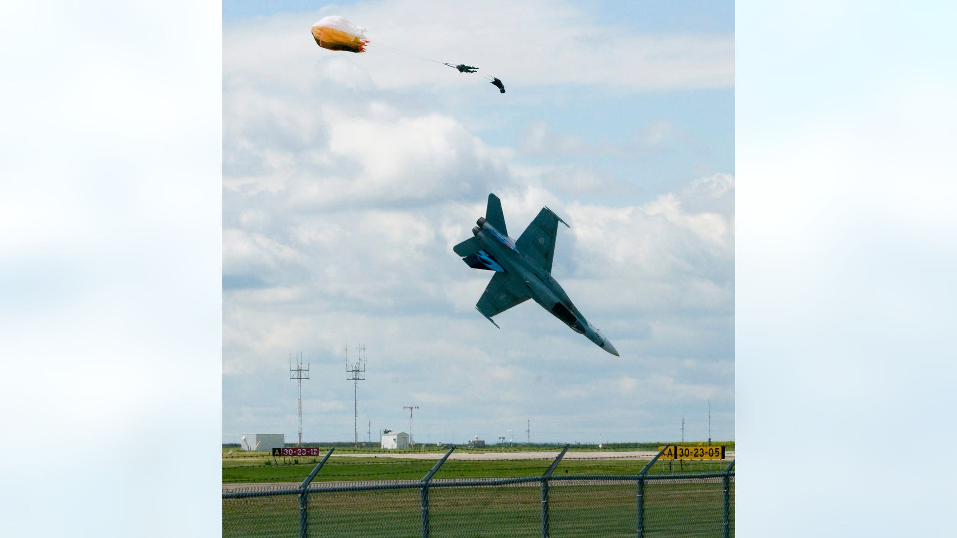 Pilot Ejects Before Crash