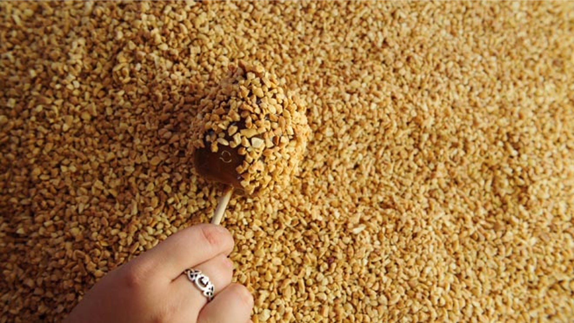 Candy_Apples_with_Nuts