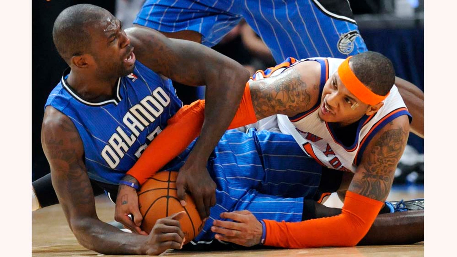 Carmelo Anthony Diving for Ball