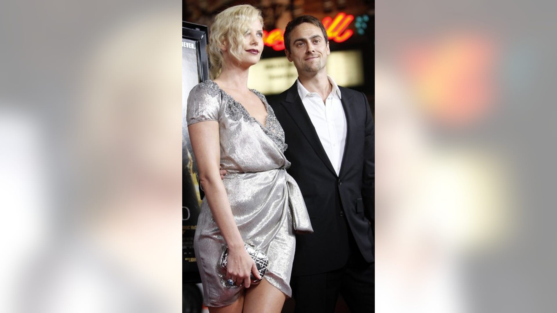 Charlize_Theron_and_Stuart_Townsend_jkjklj