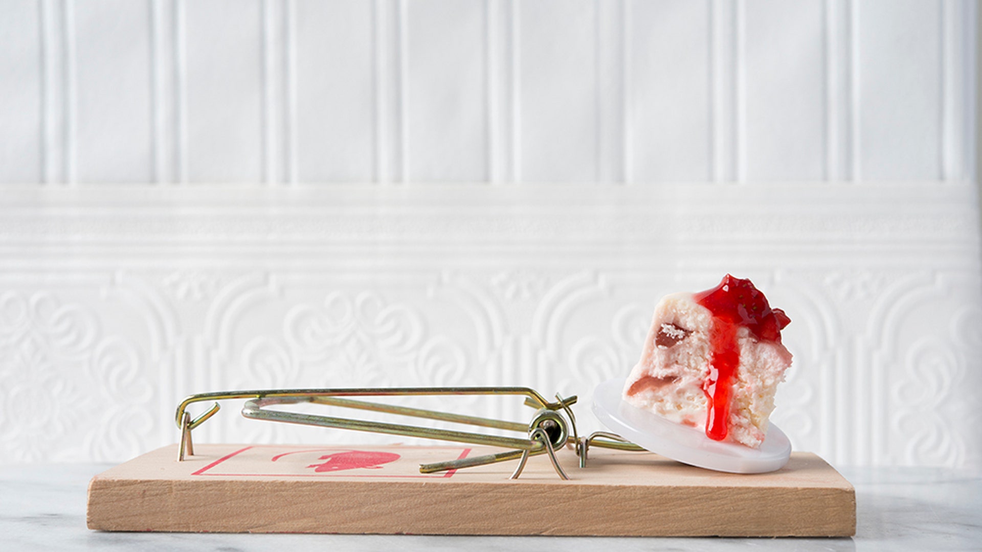 Luciano takes the human obsession with cheese to a new domain. Would you fall for the trap to get to this decadent cheesecake?