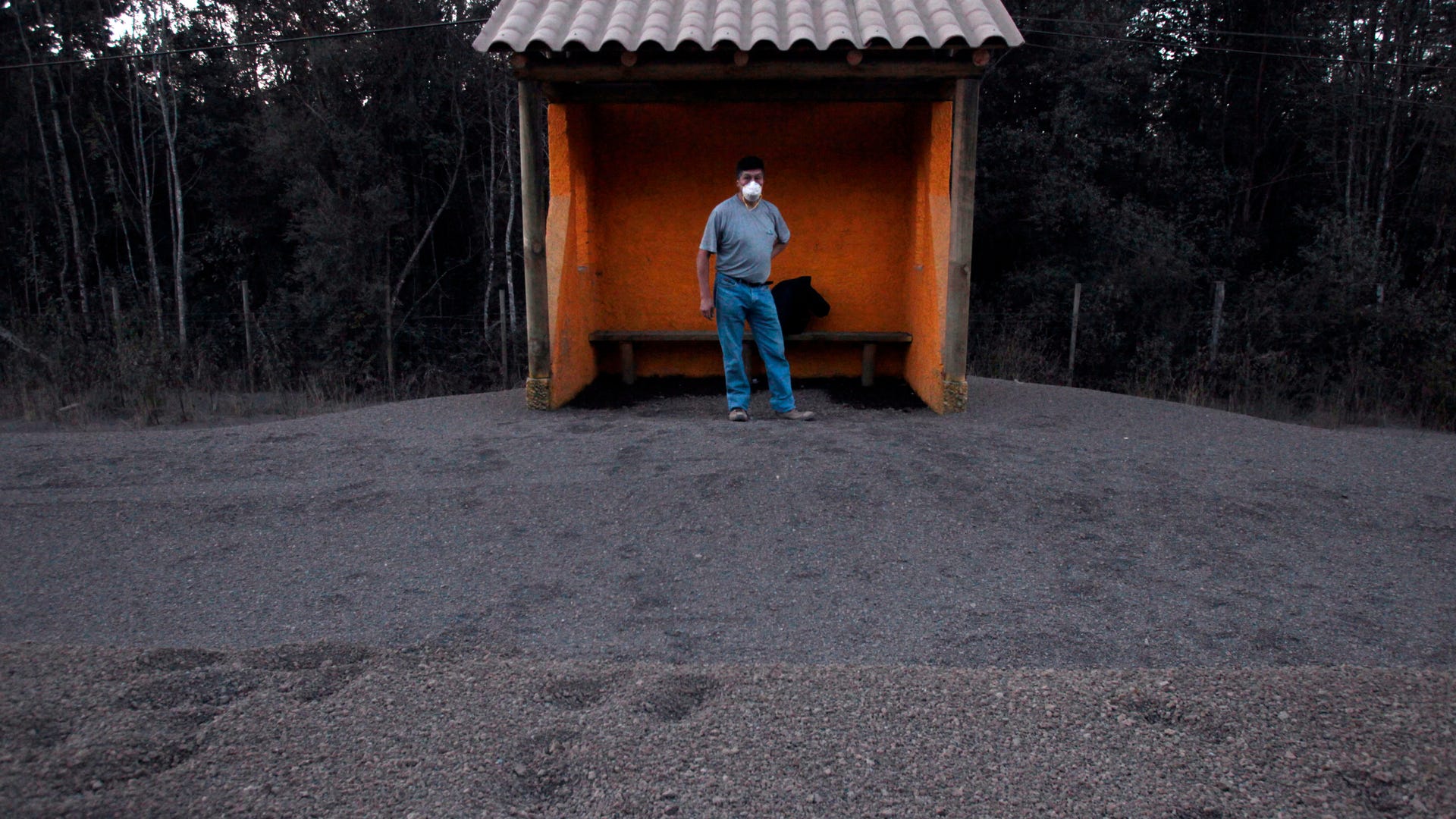 Chile_Volcano_Erupts_Vros__4_