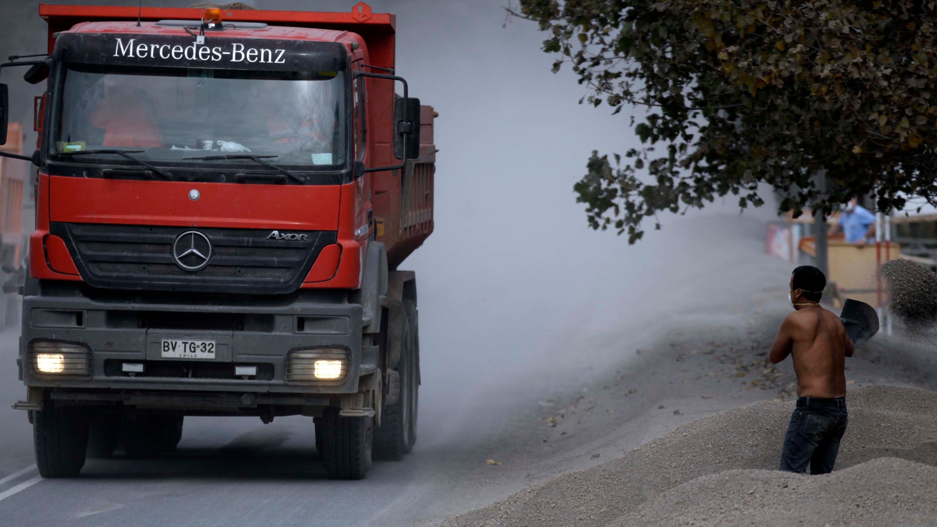 Chile_volcano_clean_up__3_