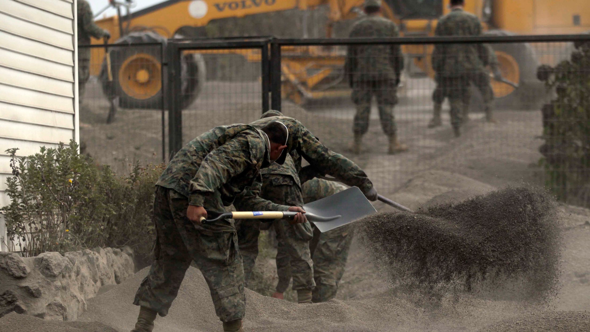 Chile_volcano_clean_up__5_