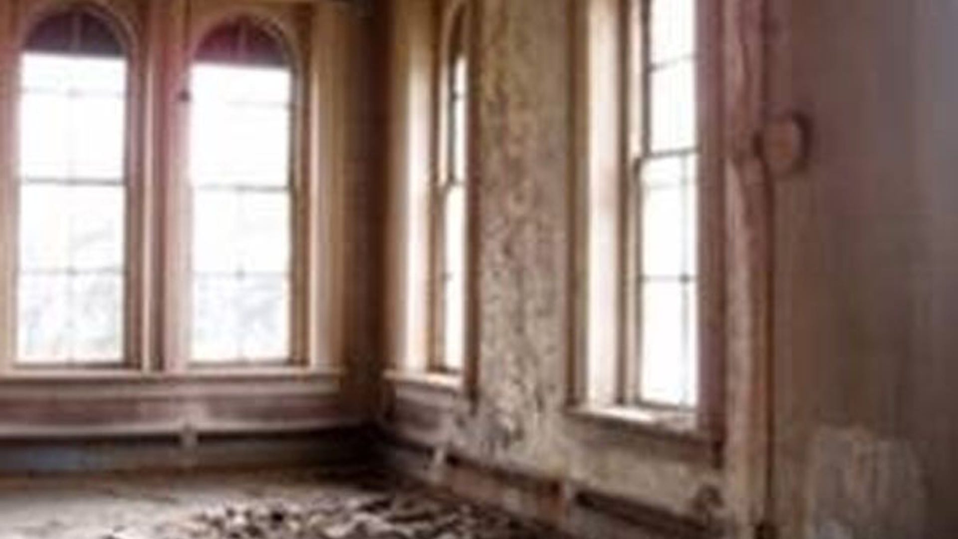 Crumbling_Interior_of_Dayton_Ohio_Building_test