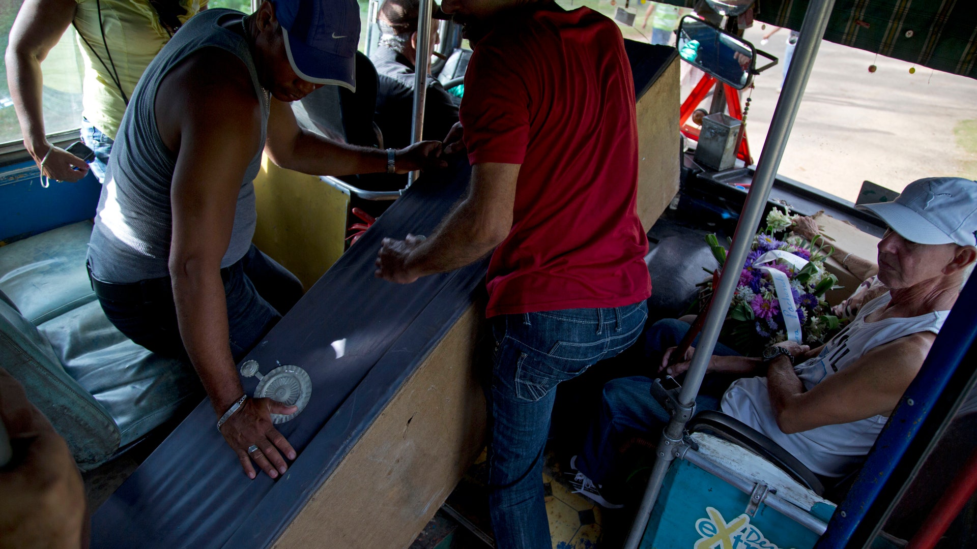 Cuba_Mock_Burial__7_