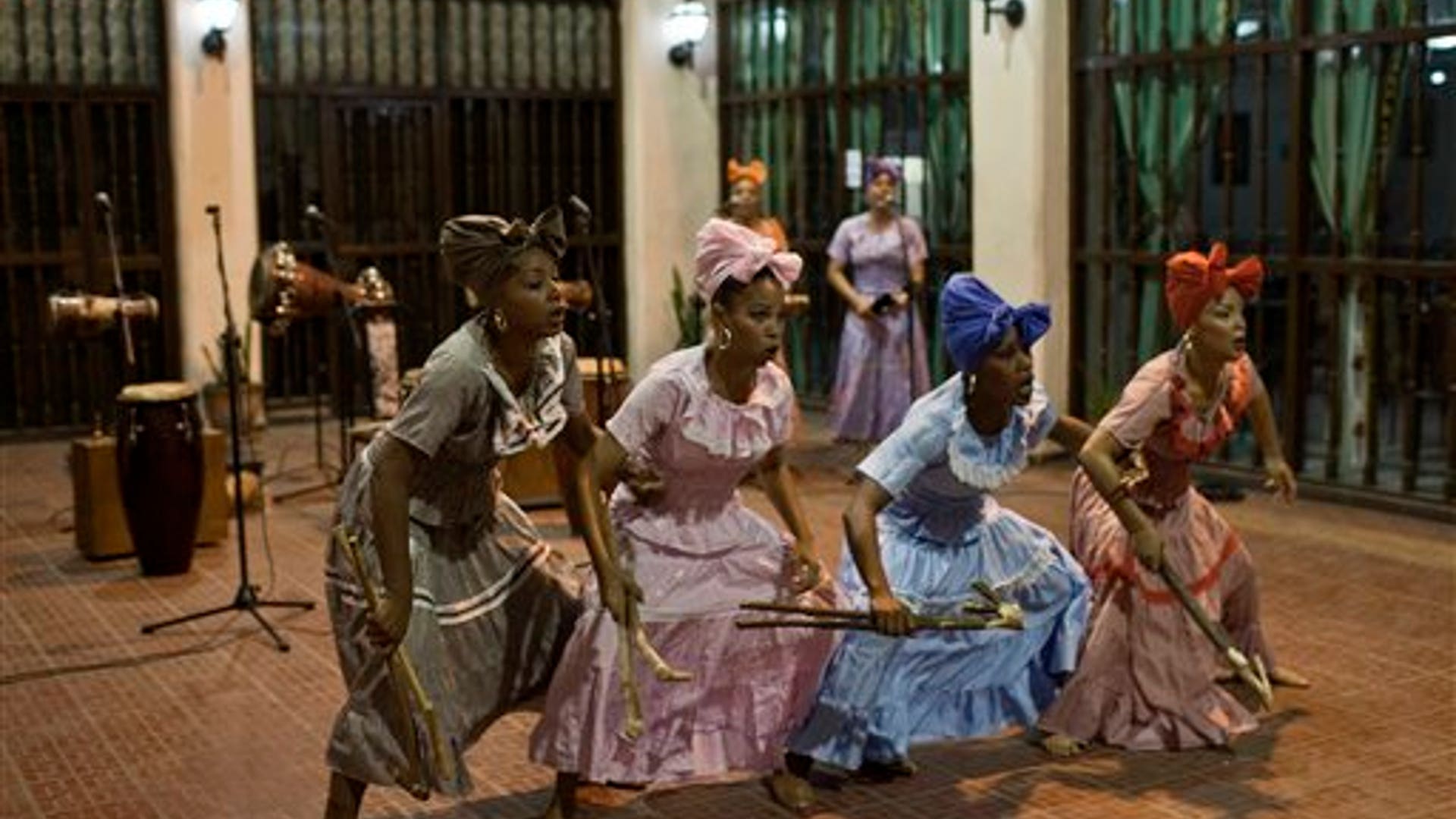 Cuban_Women_Drummers__2_