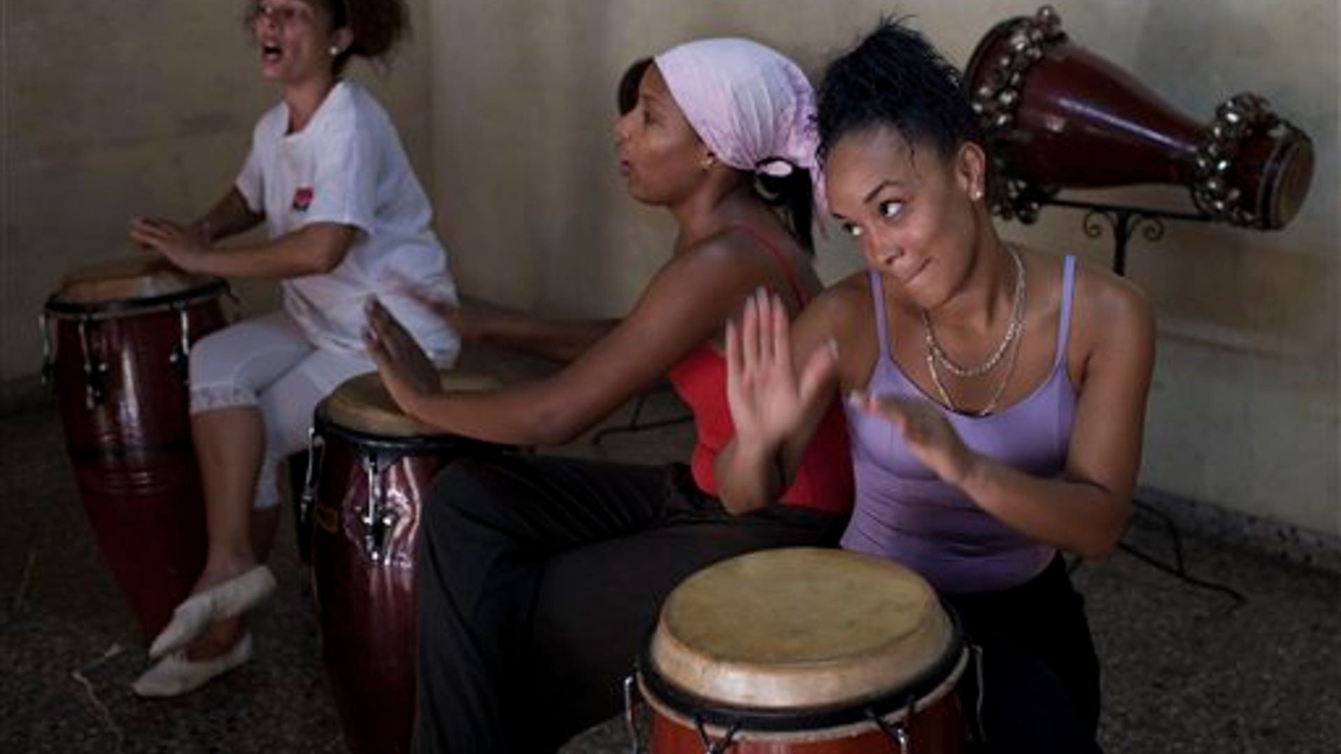 Cuban_Women_Drummers__4_