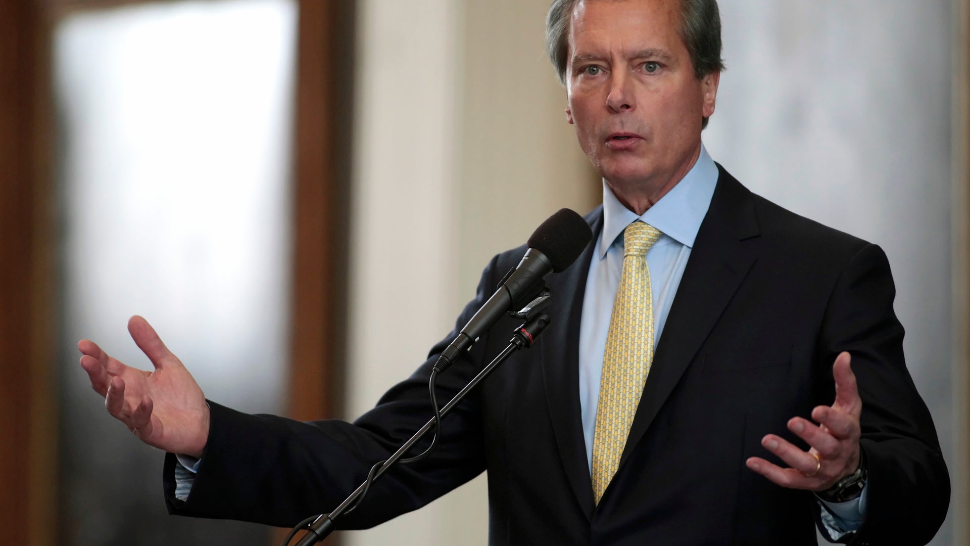 David_Dewhurst_Spanish