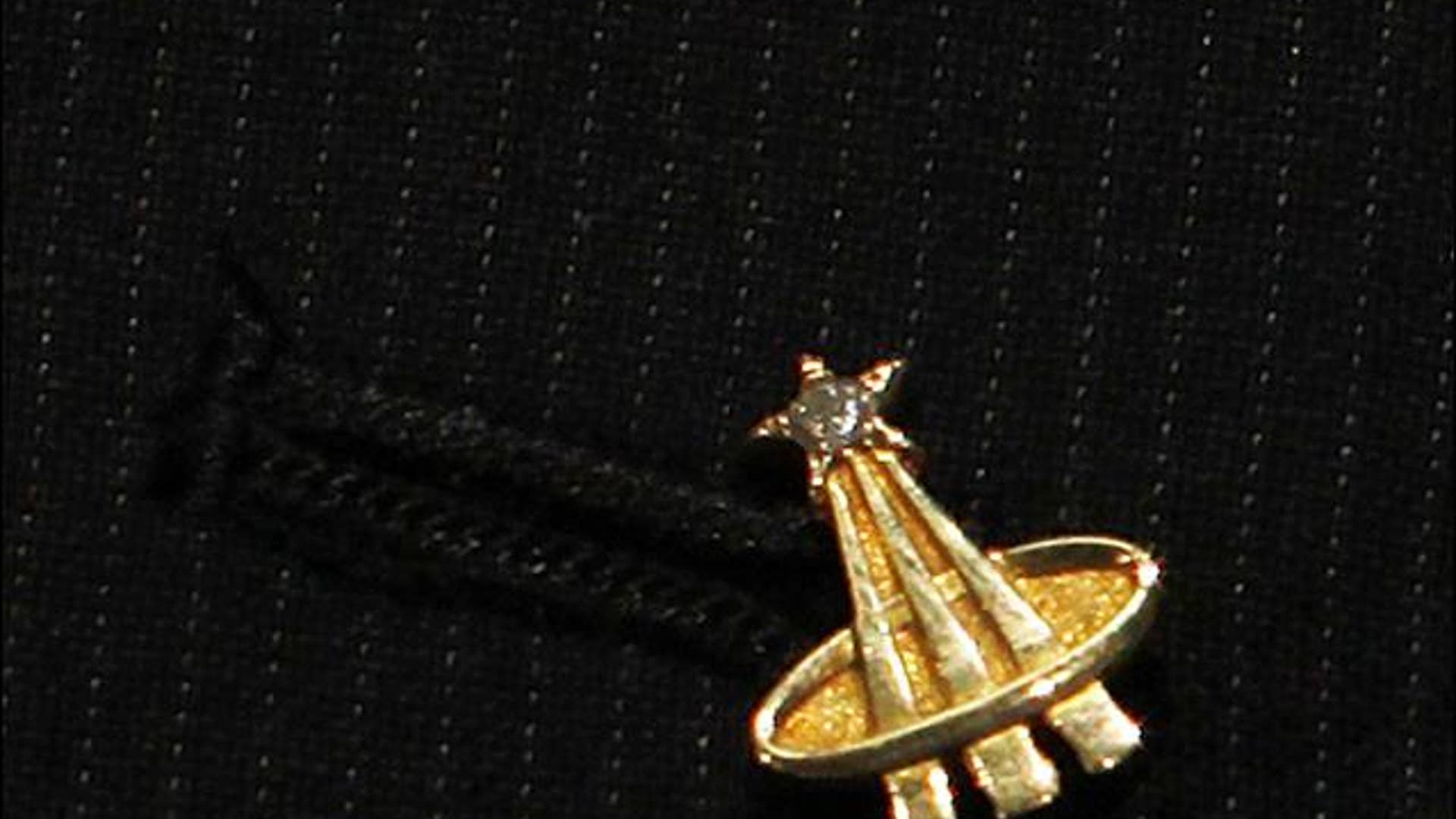 Deke_Slayton_Lapel_Pin_10