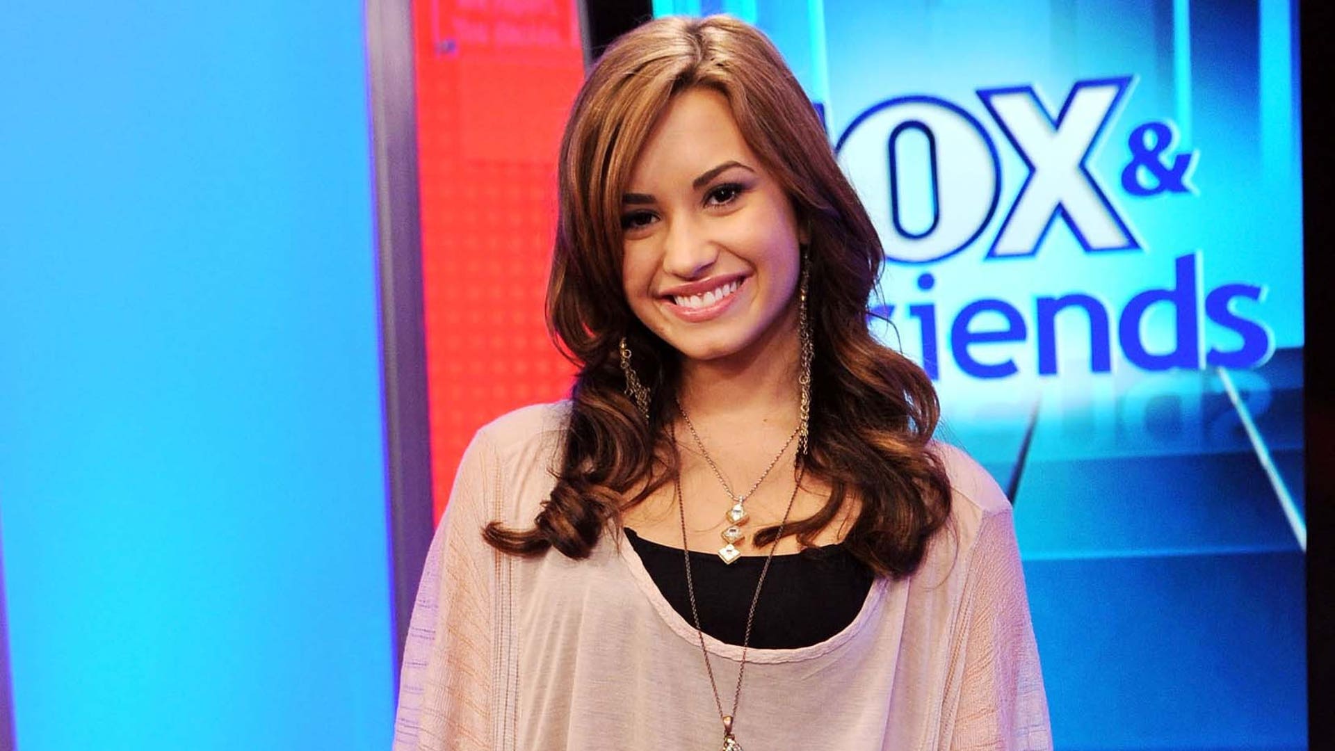 Demi Lovatosandy