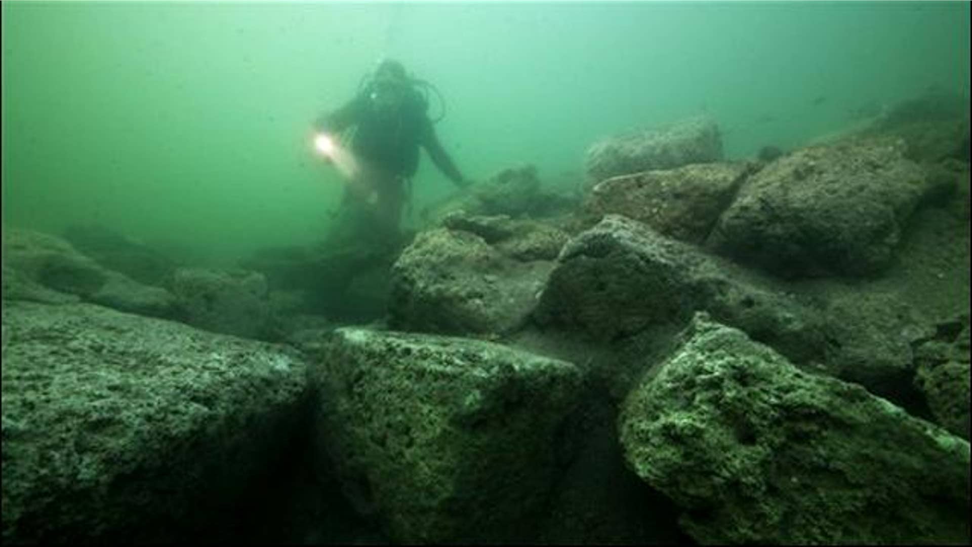 Diver_Explores_Sunken_Treasure_3