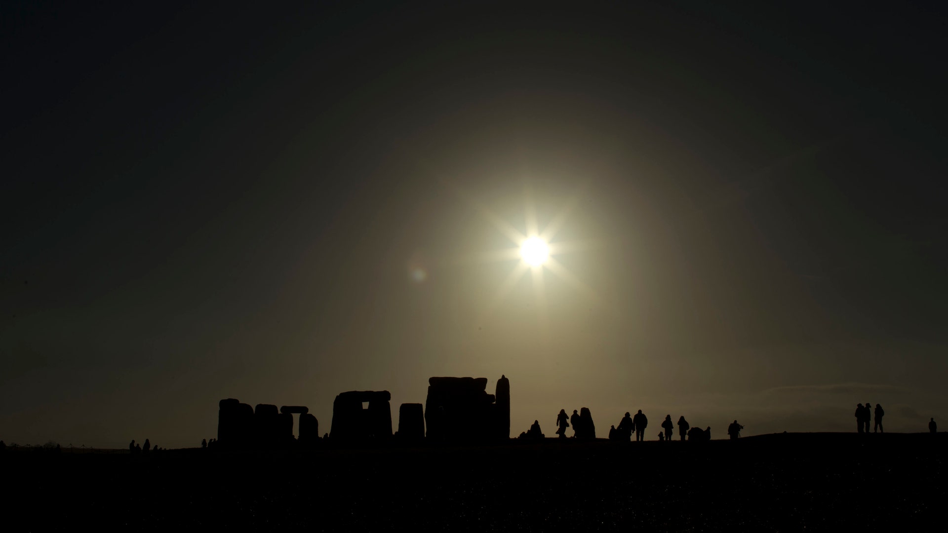 Doomsday_at_Stonhenge_1