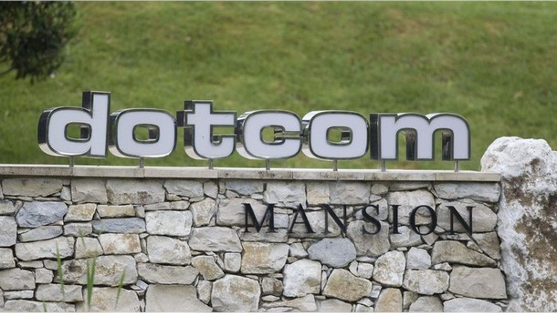 Dotcom_Mansion_logo_Reuters