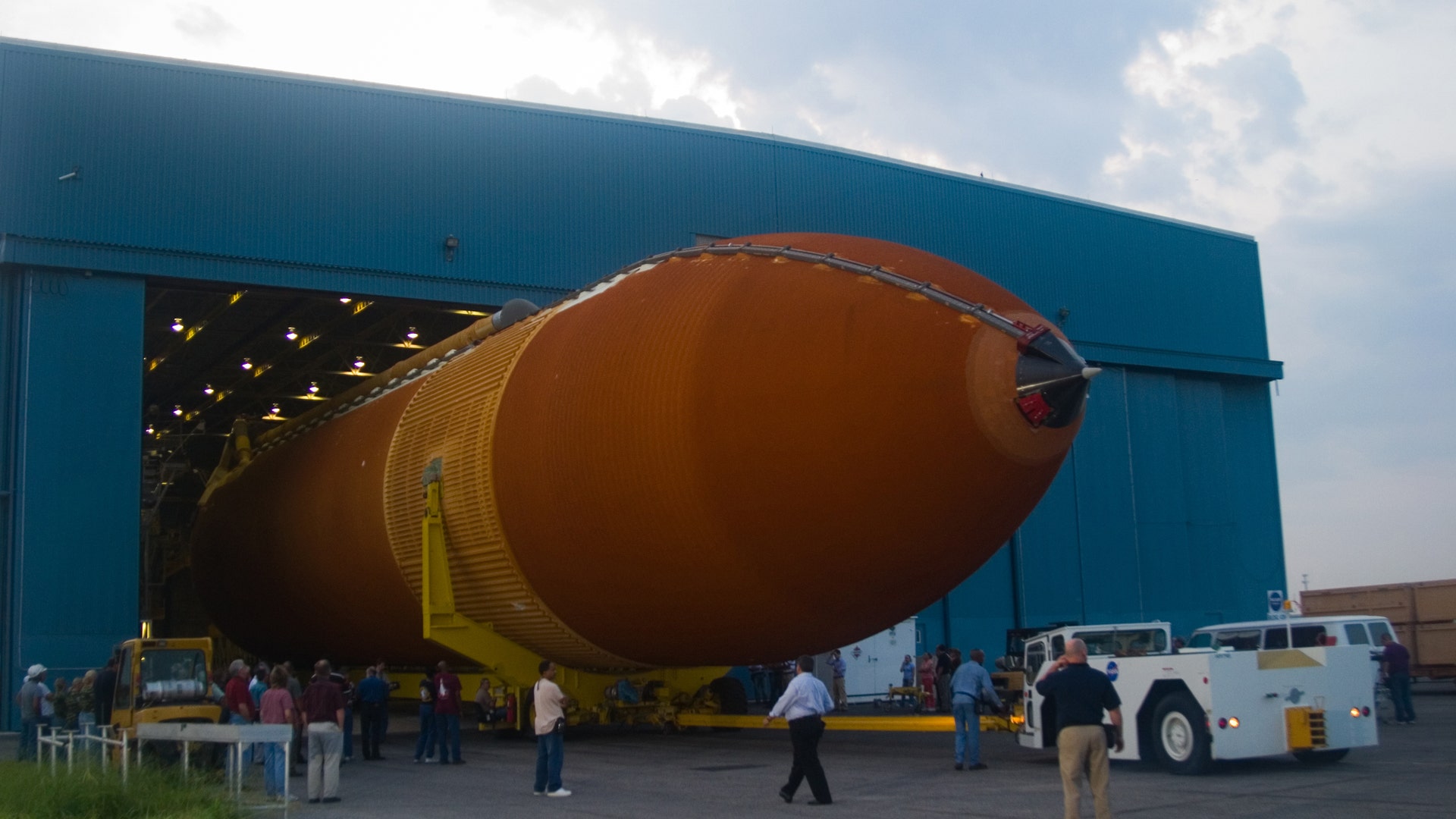 ET_120_Leaves_Michoud_Assembly_Facility_in_New_Orleans