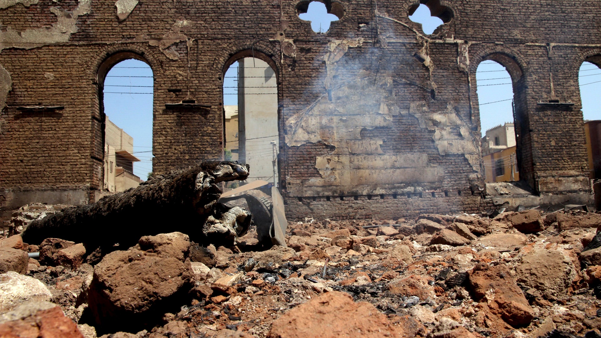 Egypt_antiquities_looting_damage_1