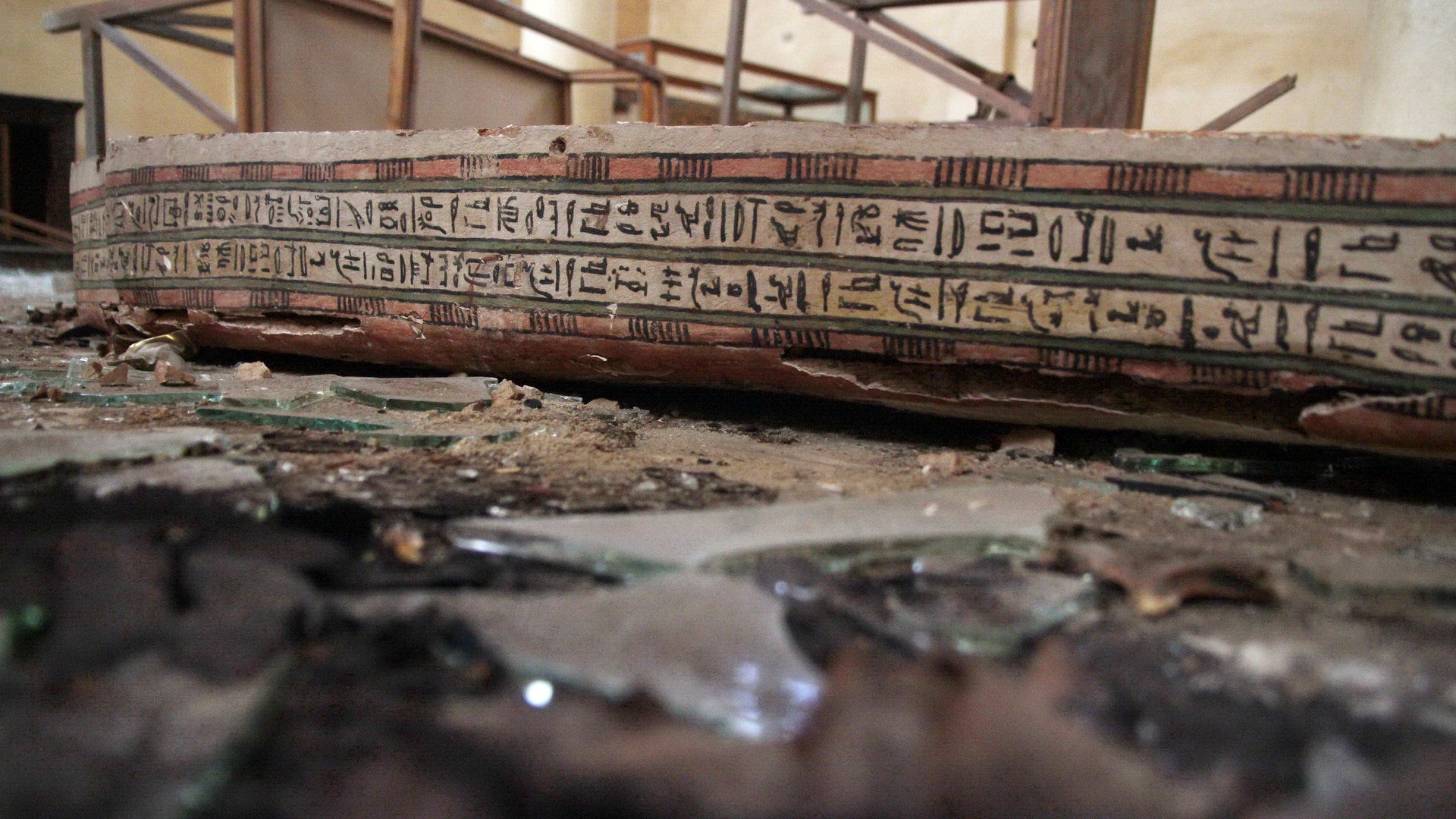 Egypt_antiquities_looting_damage
