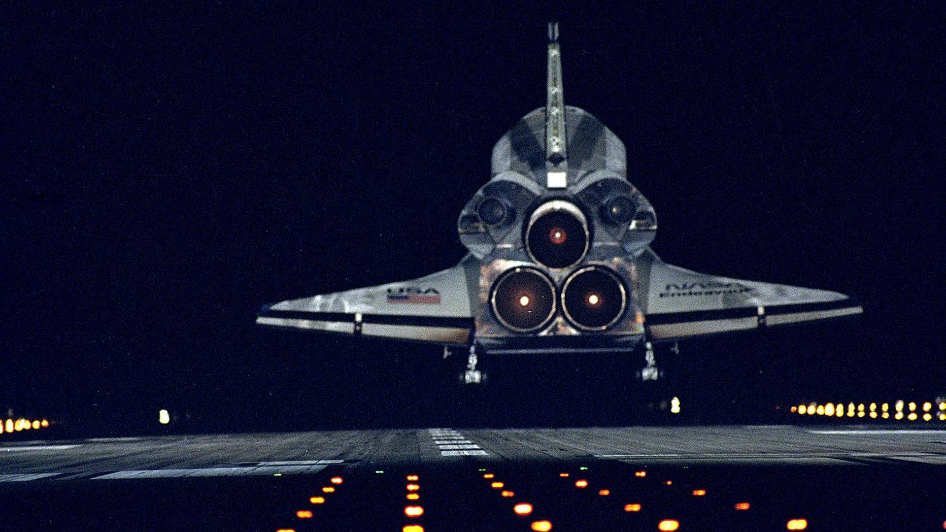 Endeavour_Touches_Down