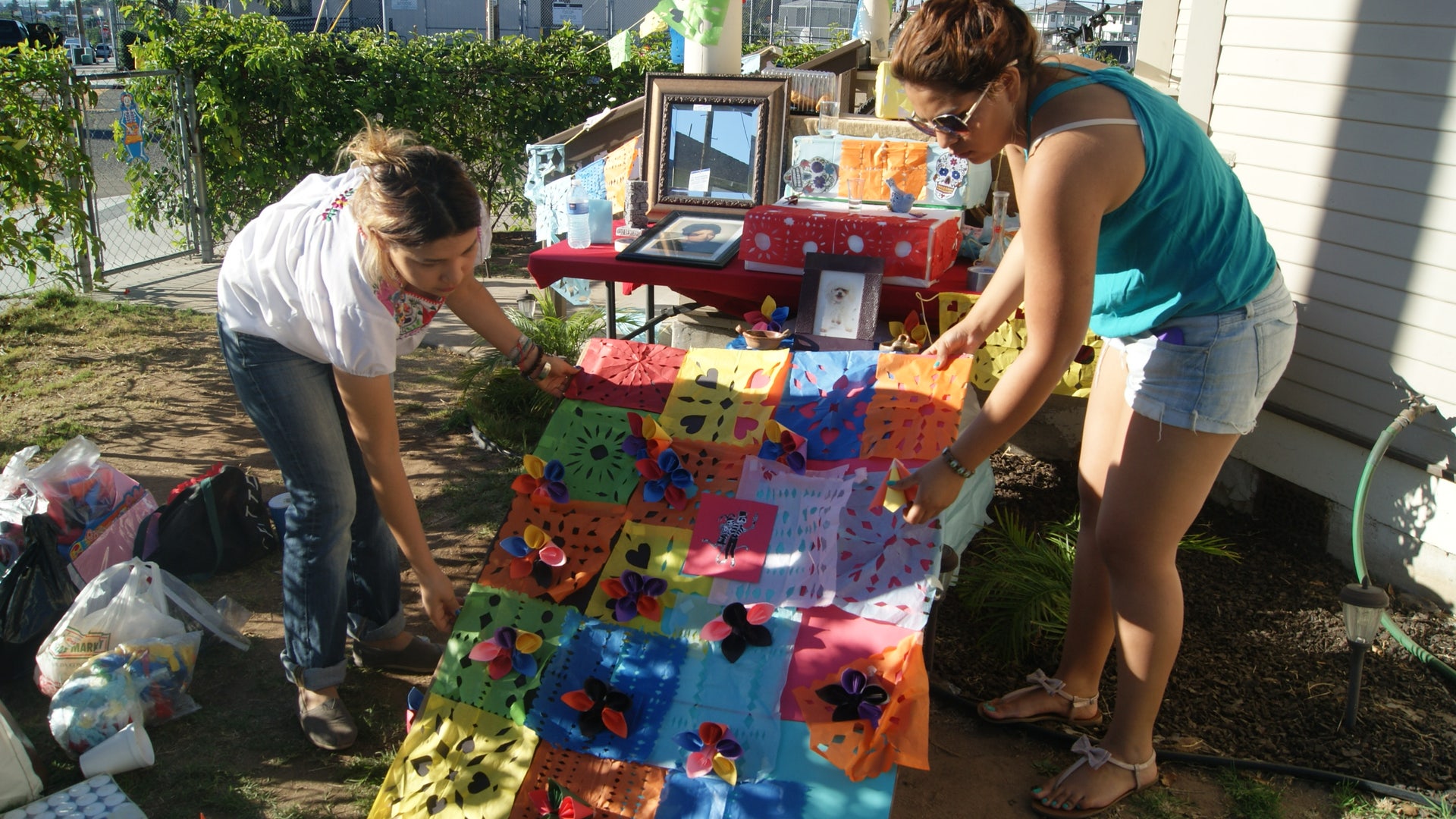 Erika_and_Fatima_set_up_an_altar_for_their_grandmother