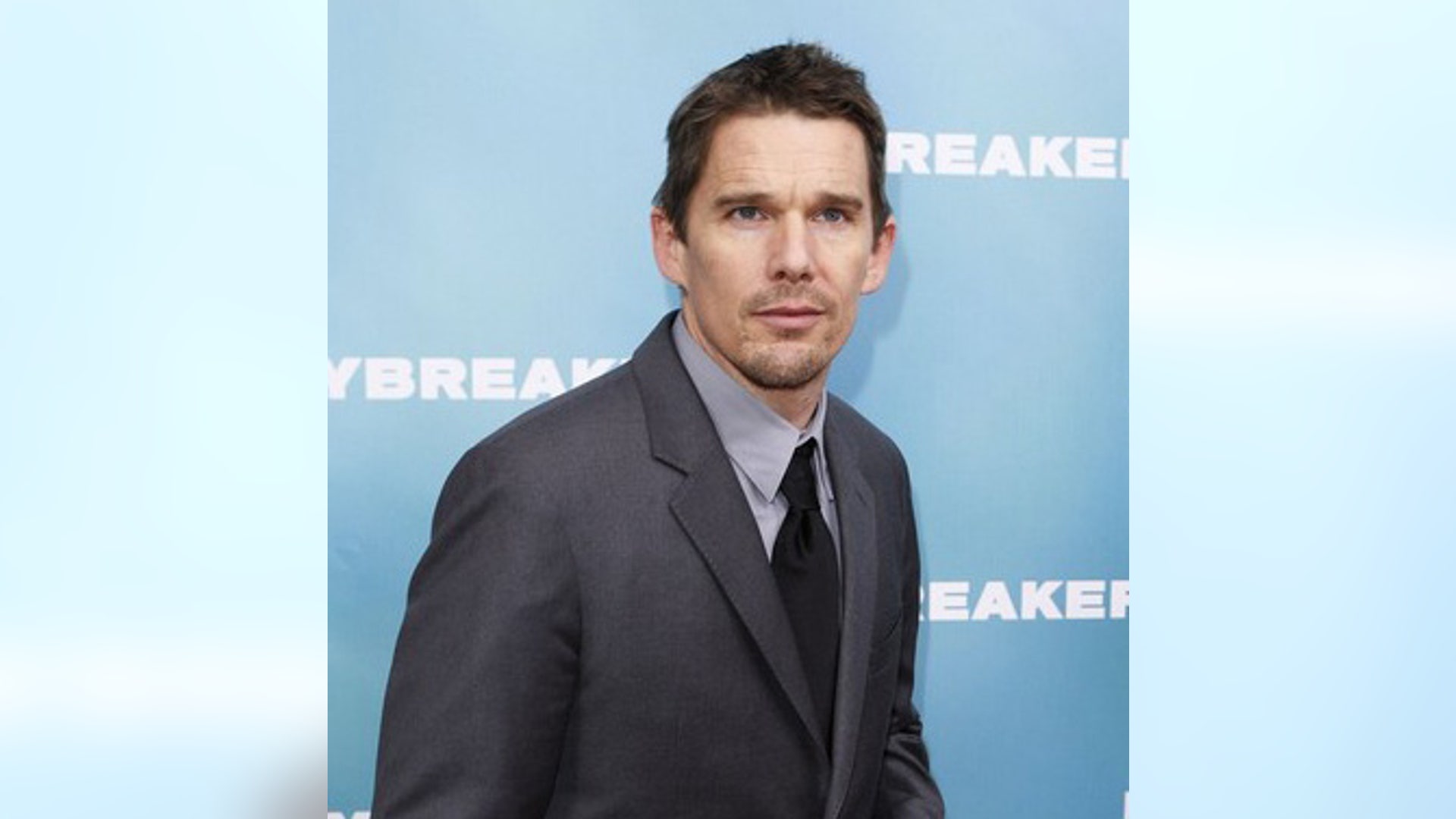 Ethan_Hawke_Now_kiuoi