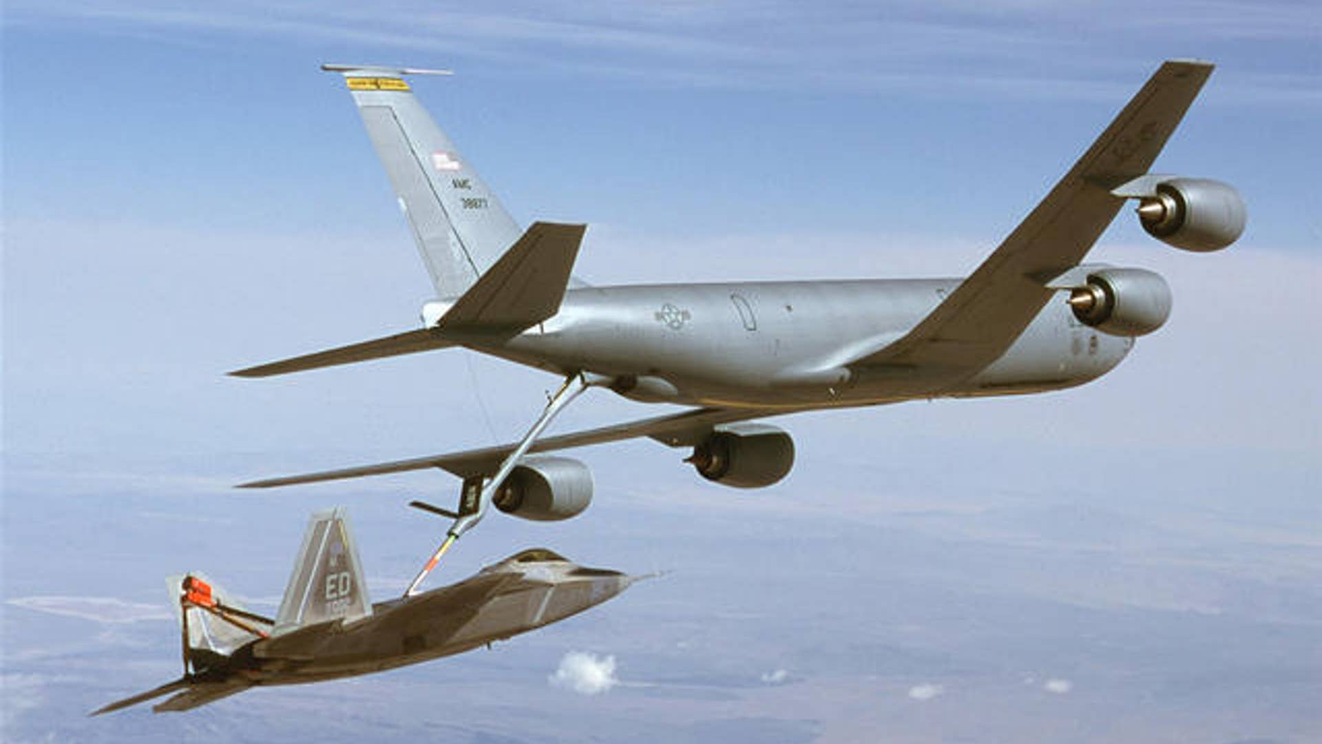 F_22_Refuels