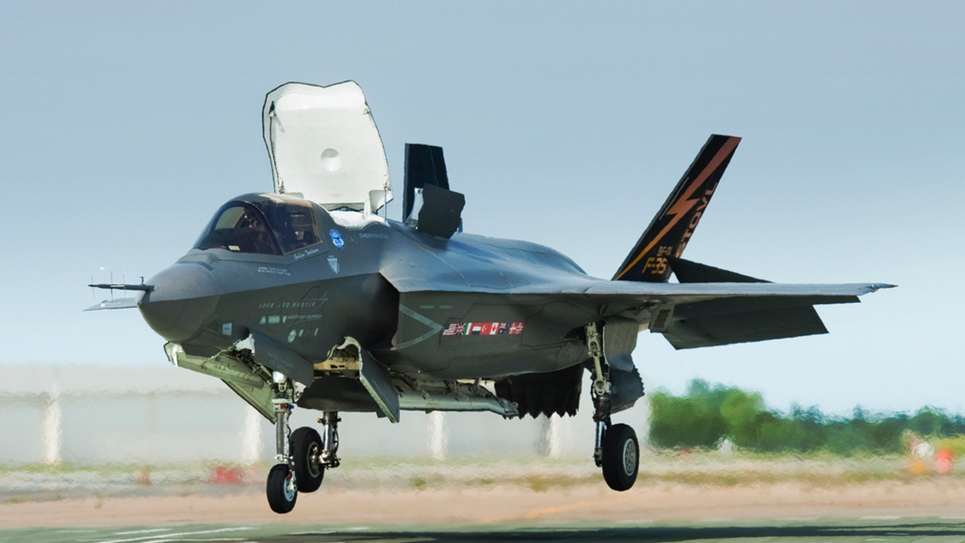 F_35B_100th_Vertical_Landing