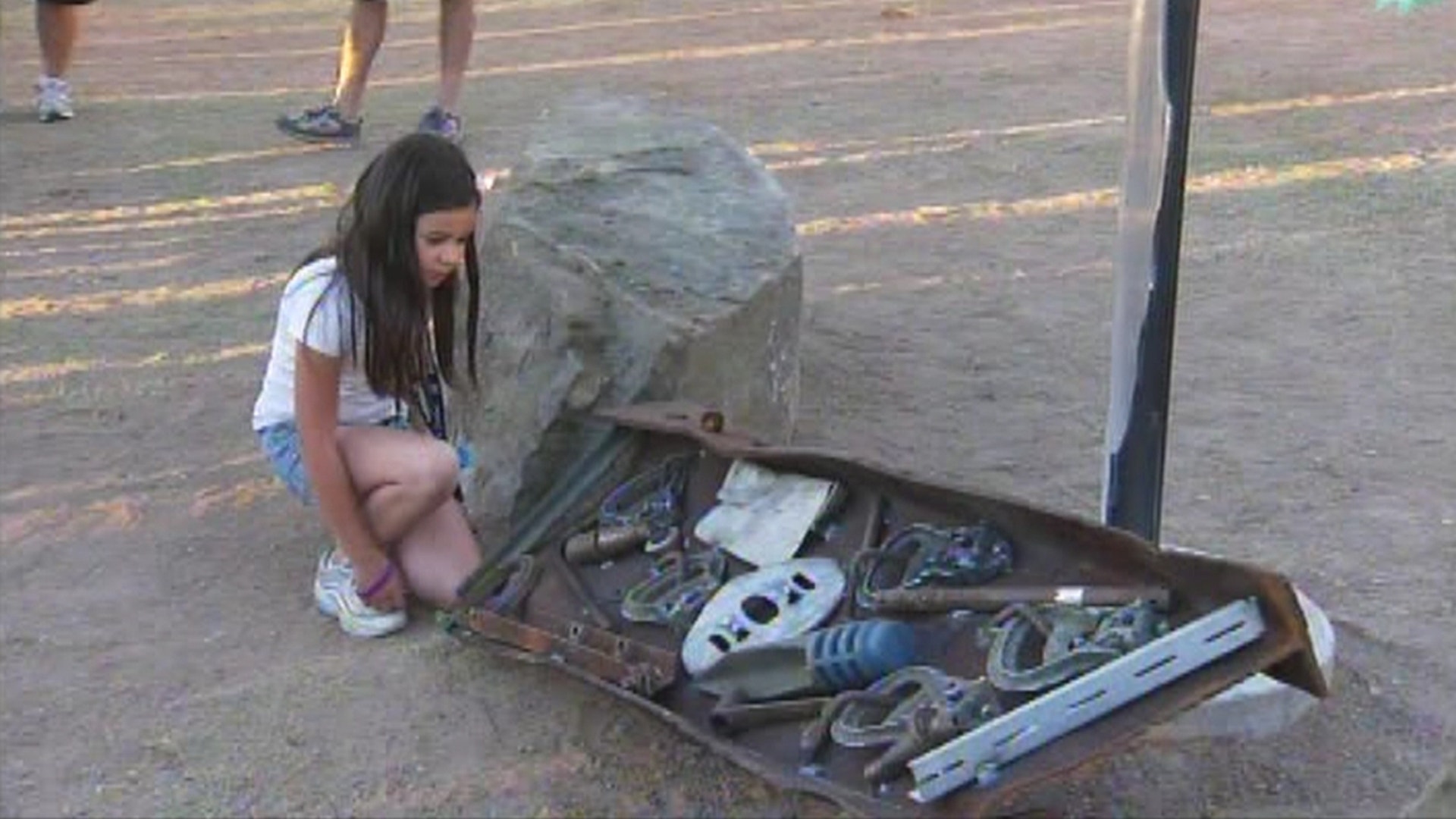 FS_GIRL_PENTAGON_STEEL