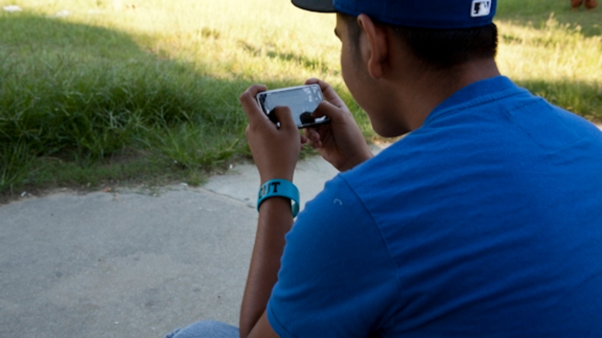 Farmworker_cell_phone_3
