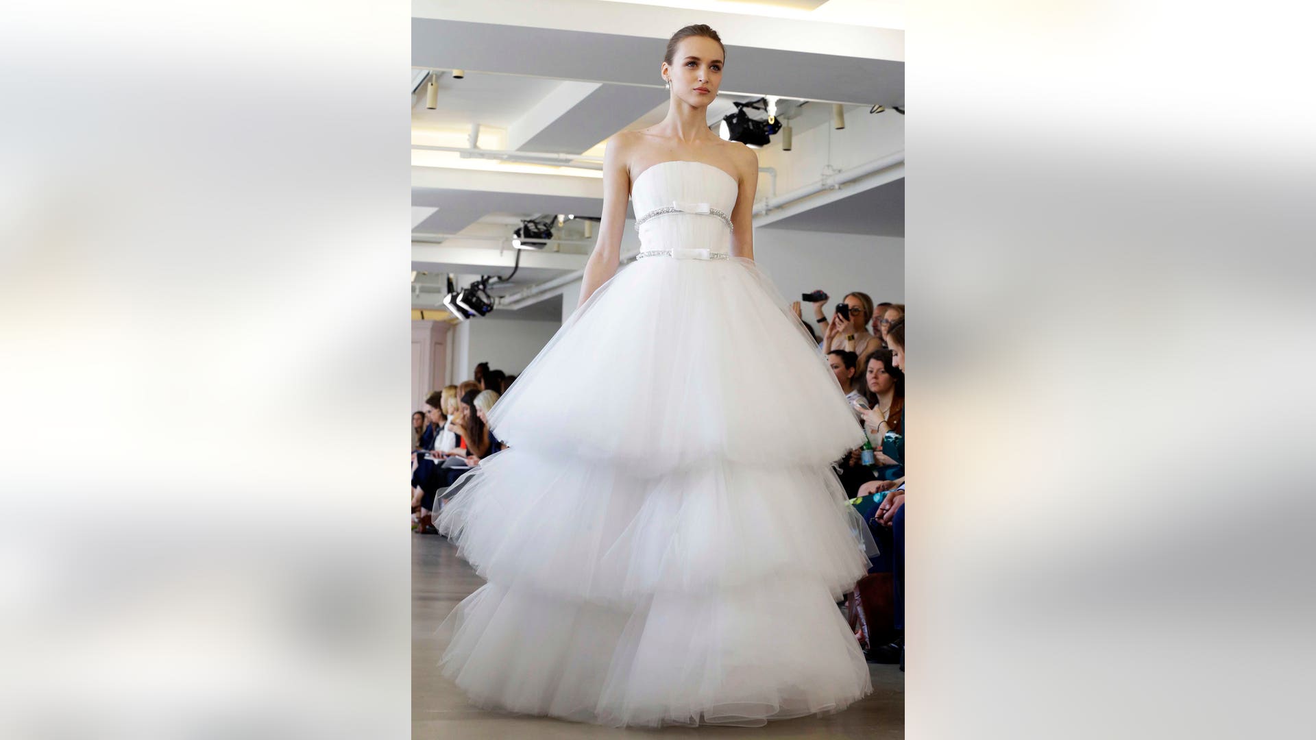 Fashion_Oscar_de_la_R_Garc_16_