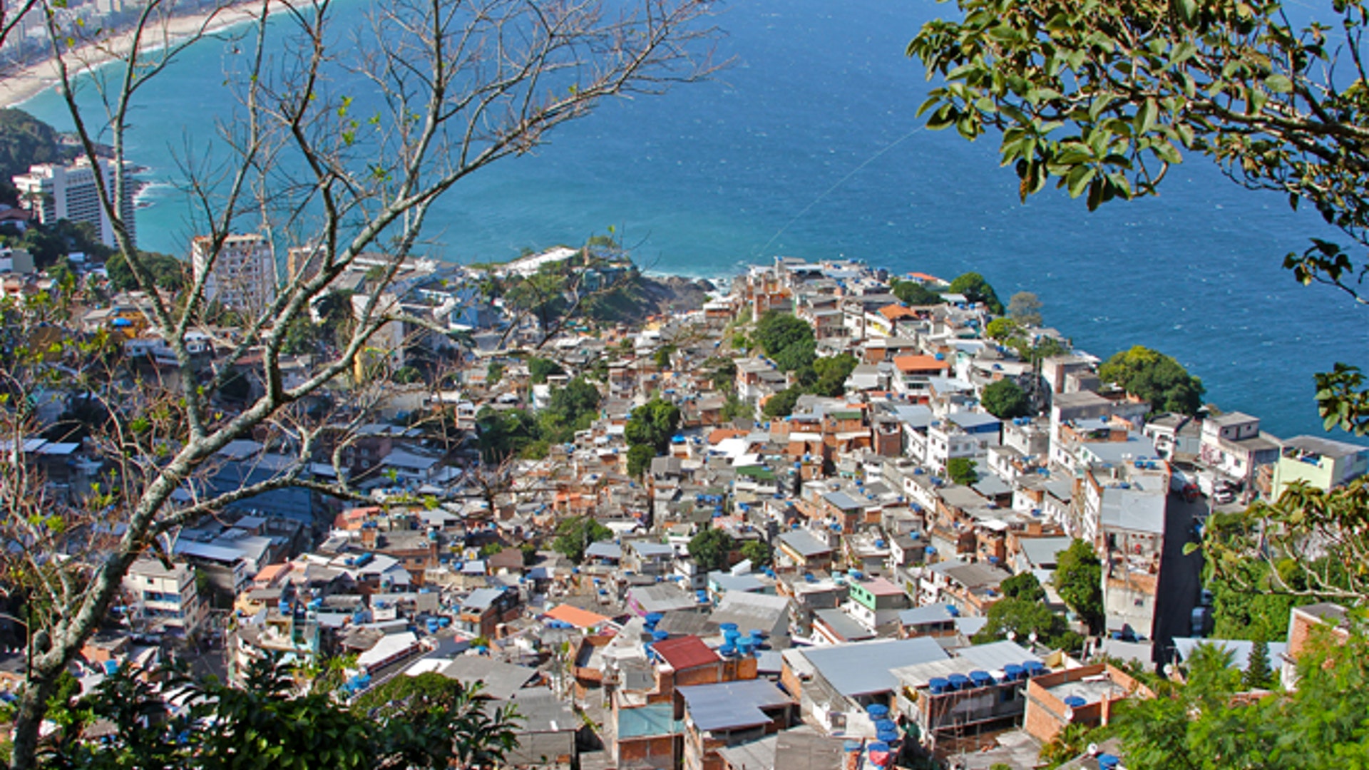 Favela_FNL_21