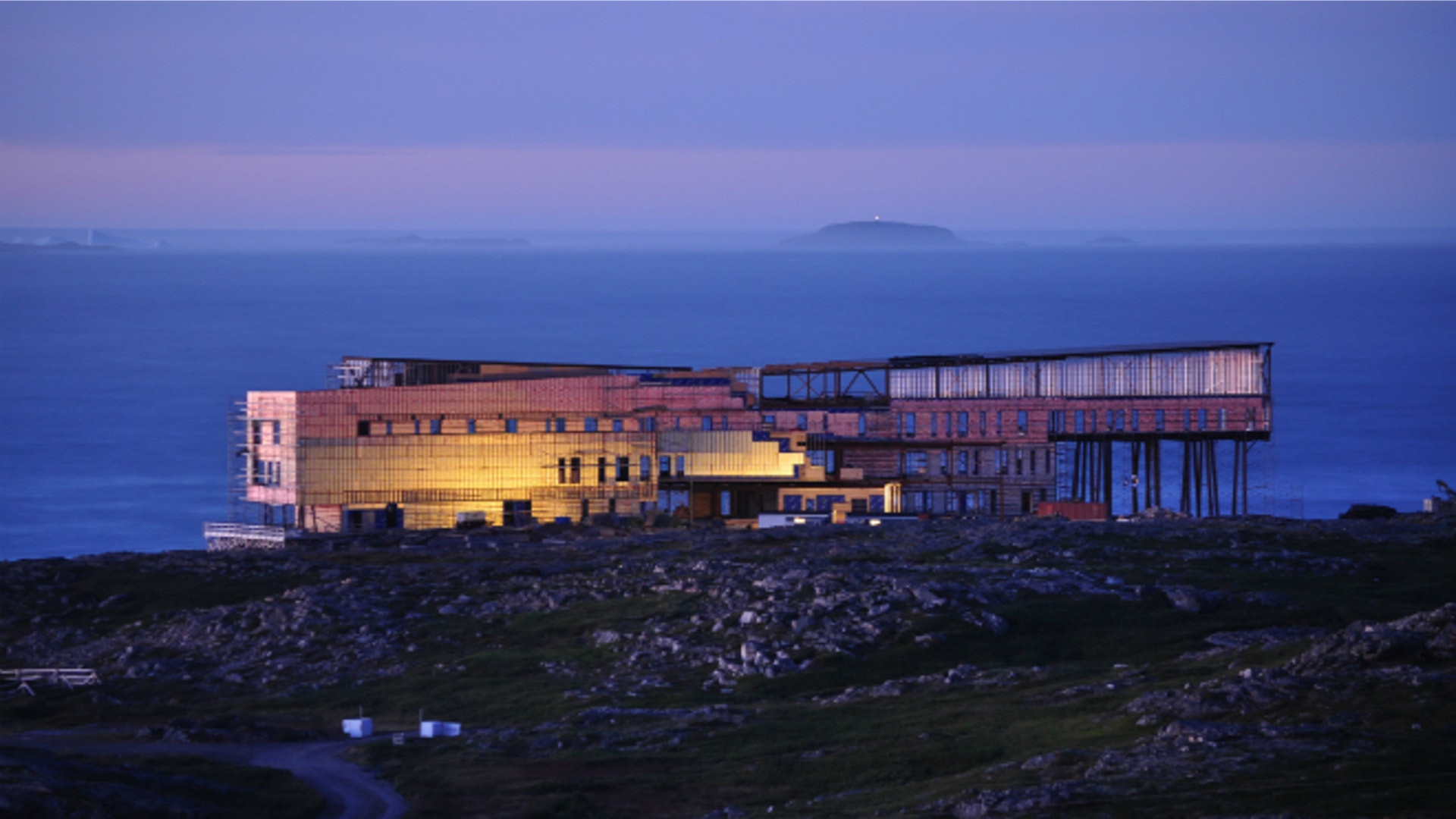 Fogo_Island_Inn_2012_small