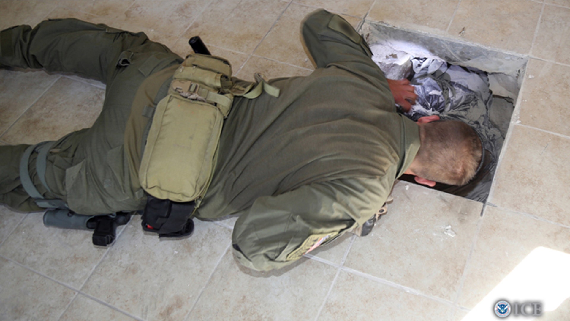 Football_Border_Tunnel__2_