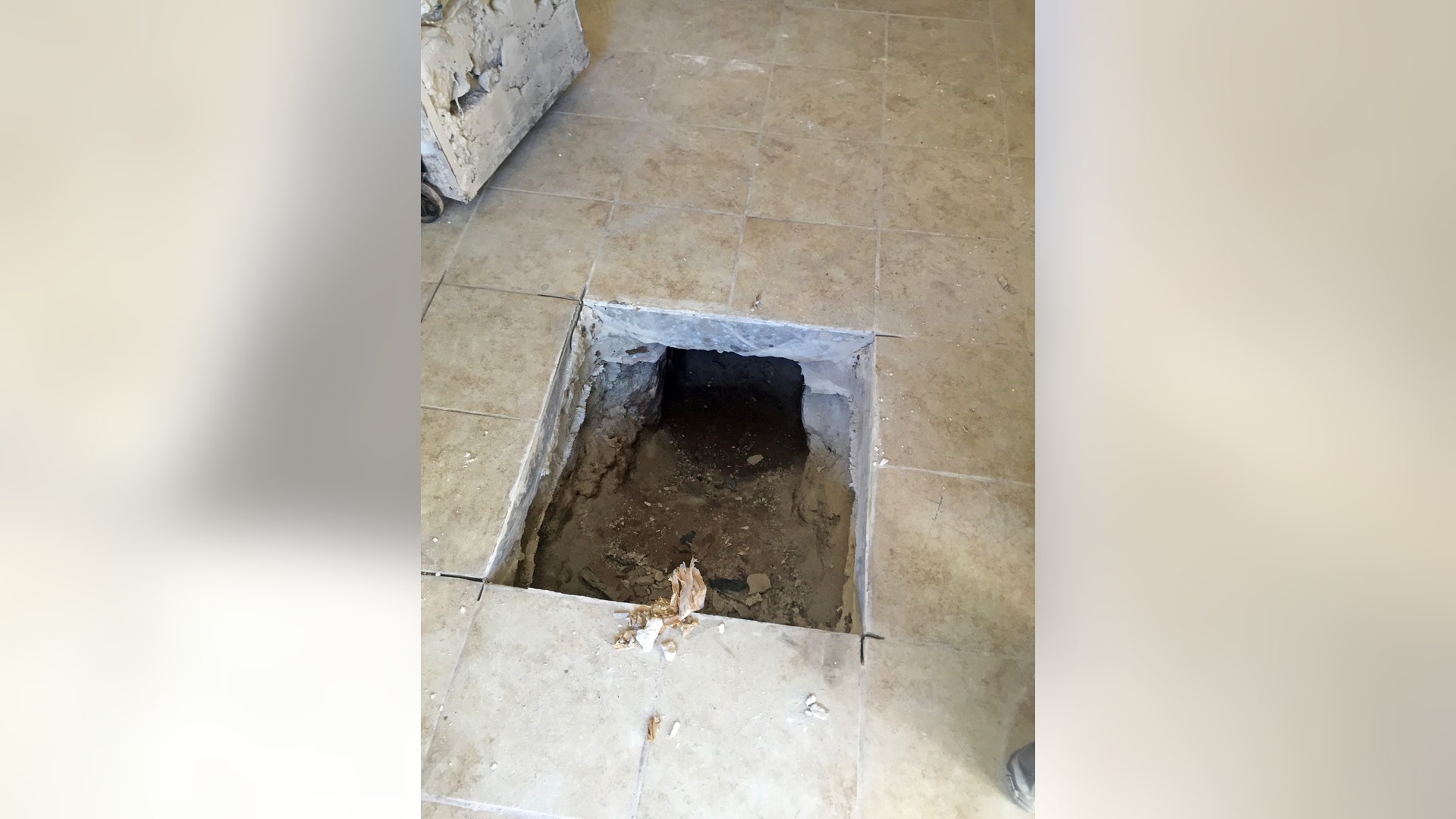 Football_Border_Tunnel__5_