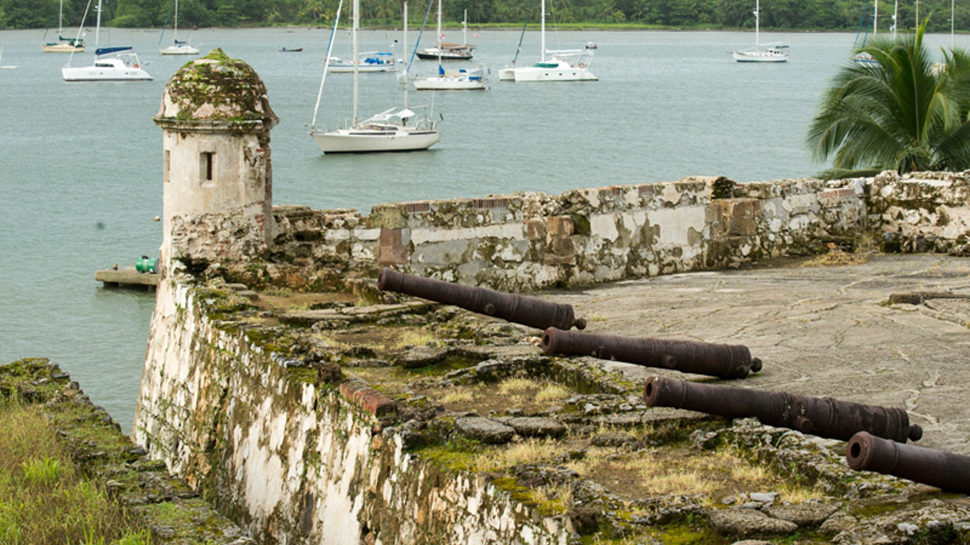 Fort_Santiago_Ruins_Portobelo_Close_up