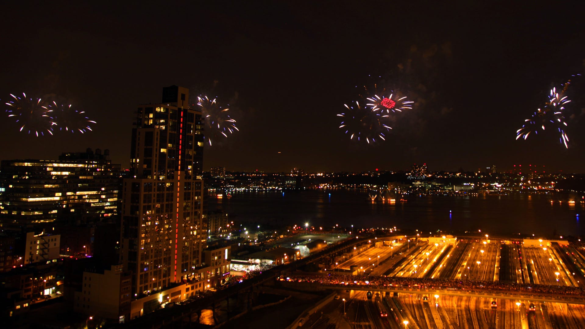 Fourth_of_July_Firewo_Angu__5_