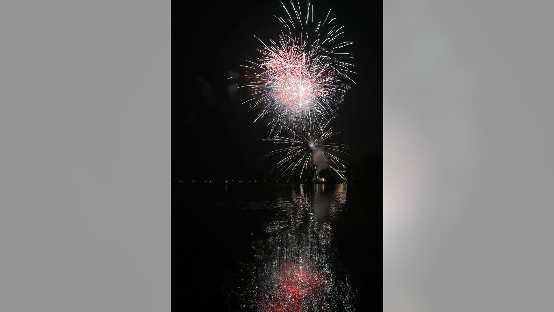 Fourth_of_July_Firewo_Angu__7_