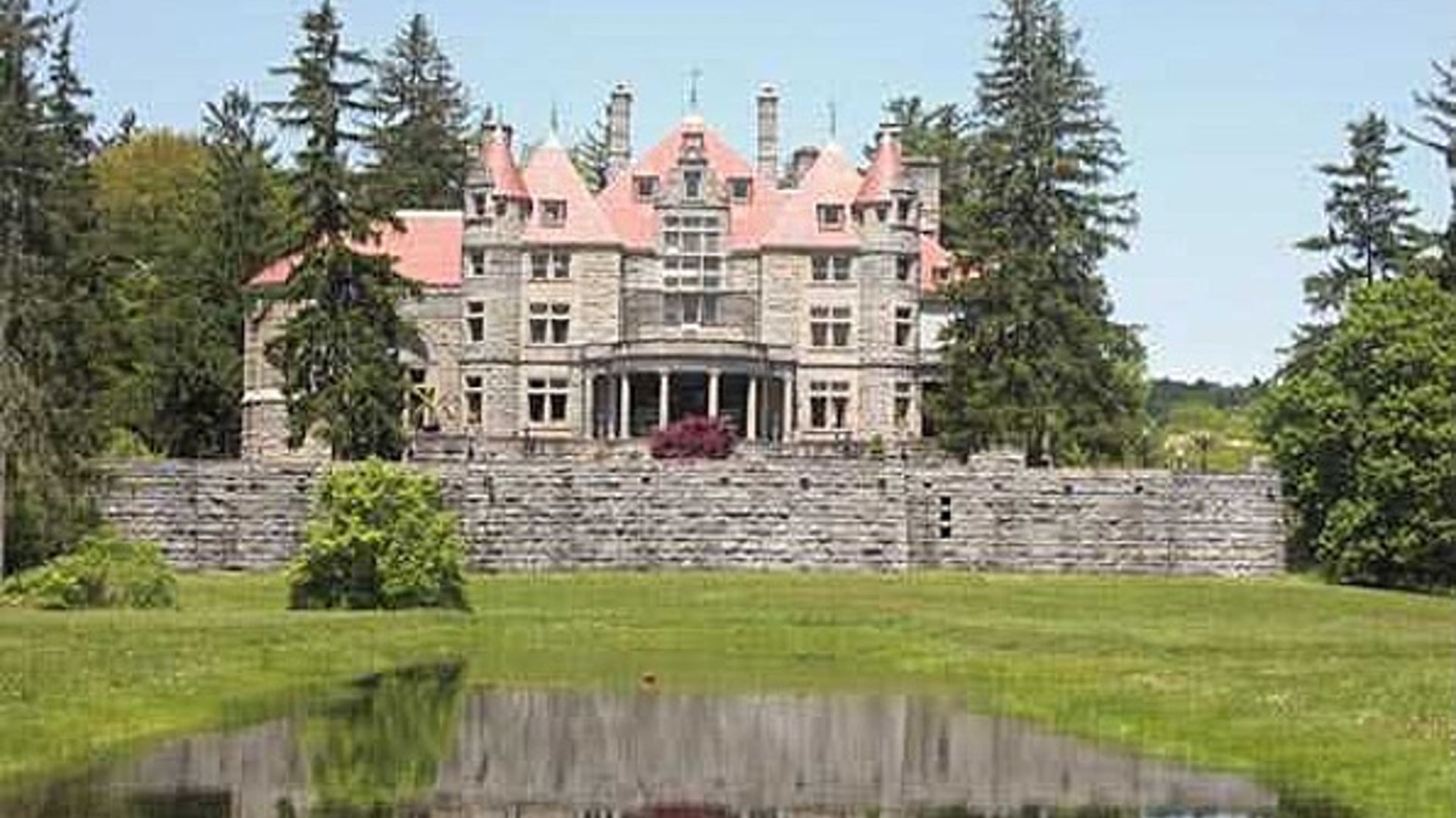 Great_Barrington_castle2