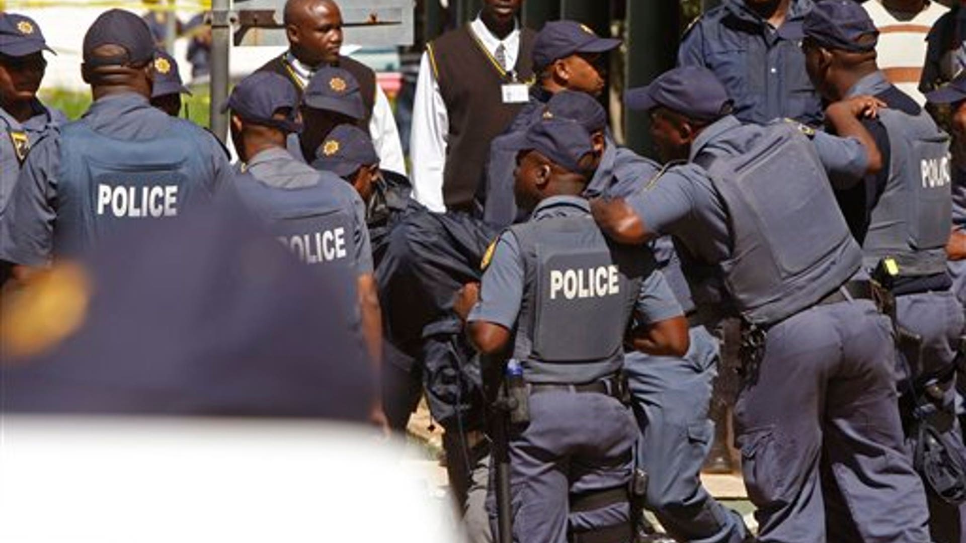 Guarding_the_Suspect_a